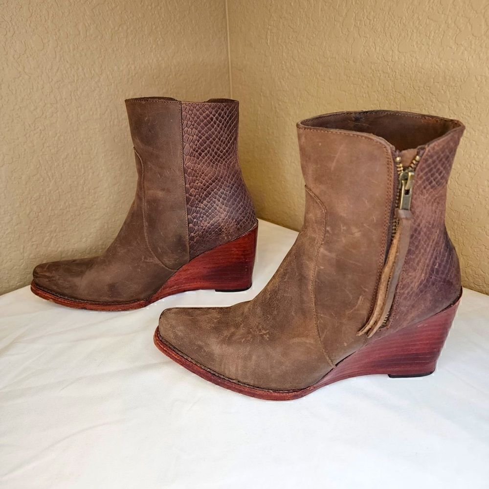 Johnny Ringo- Brown Leather Cowgirl Western Booties with Side Zippers, Size 7.5
